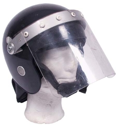 Britská policejní helma se štítem   